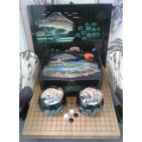 Комплект игры Го. Подарочный набор игры Го с рисунком "Гора Фудзияма и сакура". Гобан 19х19, шкатулка для хранения чаш и чаши с рисунком.